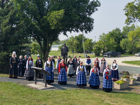 Icelandic women in Icelandic tartan aprons