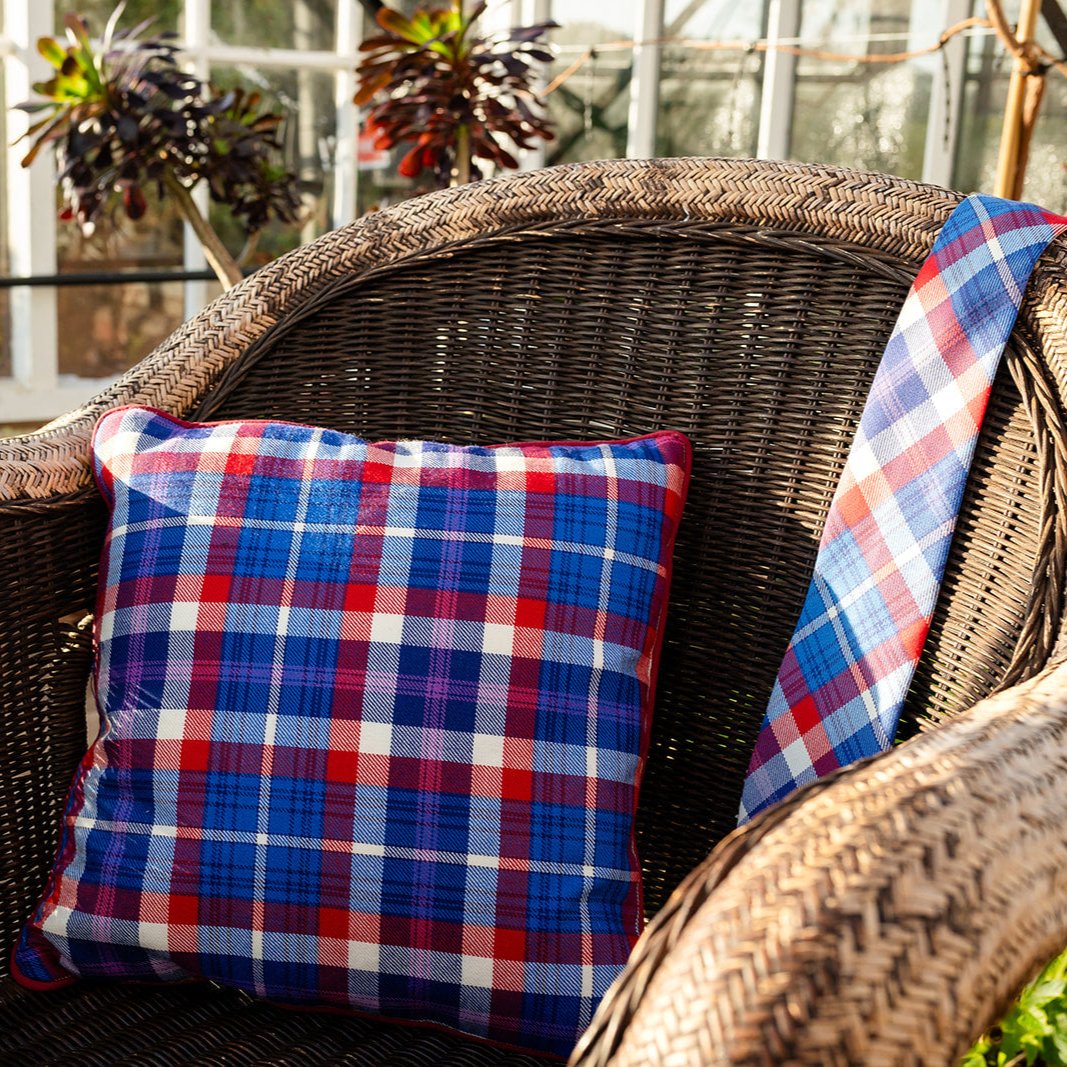 Auld Alliance cushion and tie