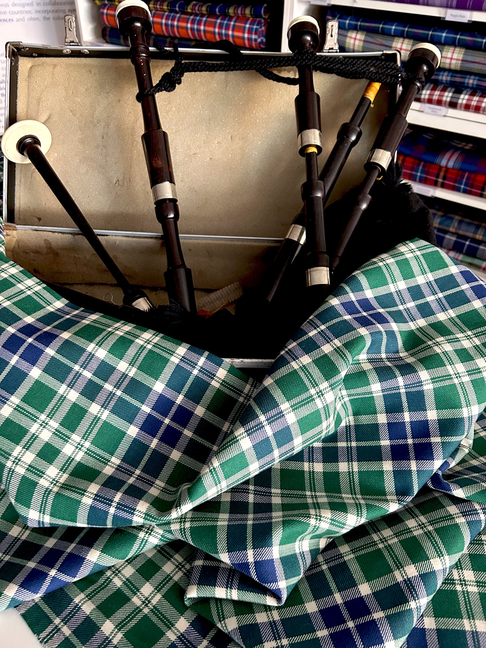Pakistan tartan with bagpipes