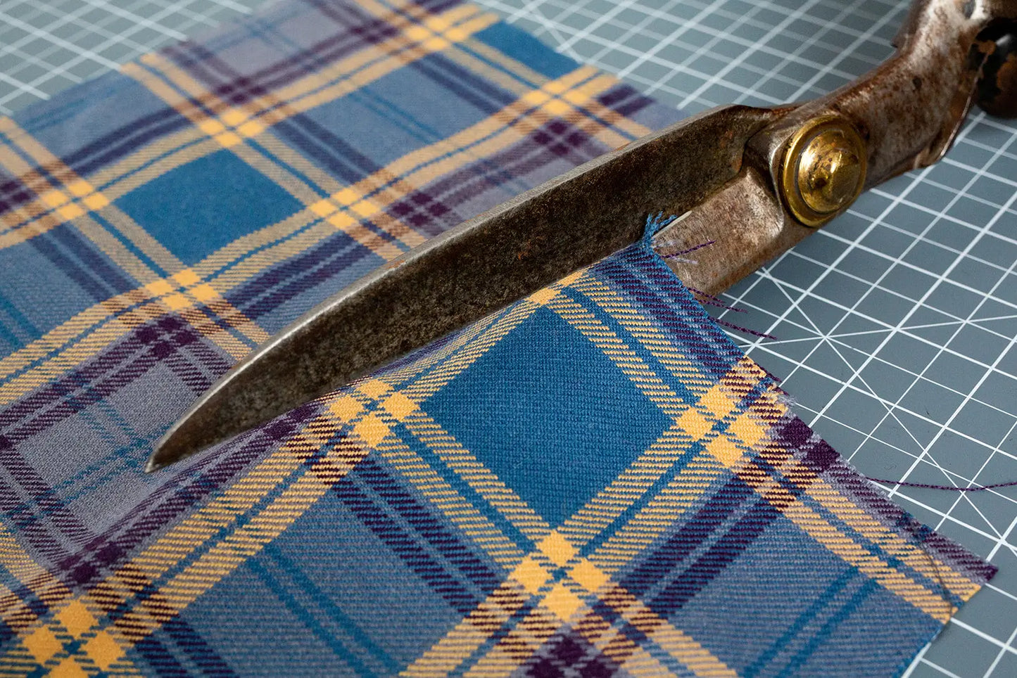 Dunn tartan fabric with scissors
